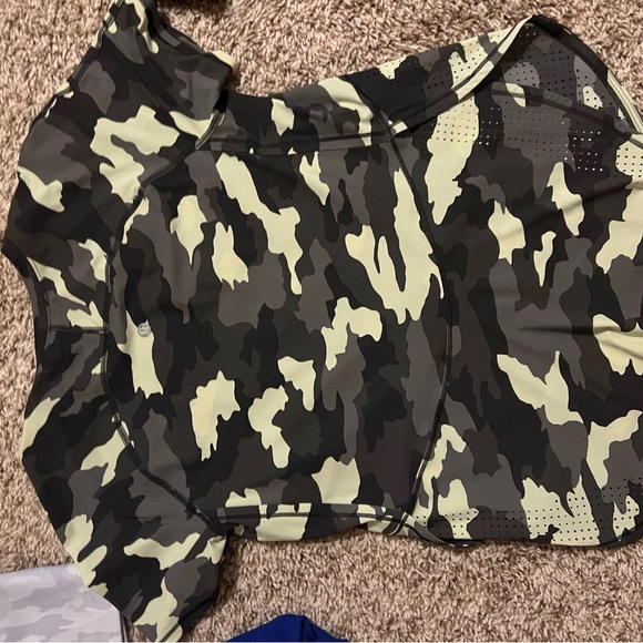 Lululemon camo shirt size 6 - Picture 2 of 2